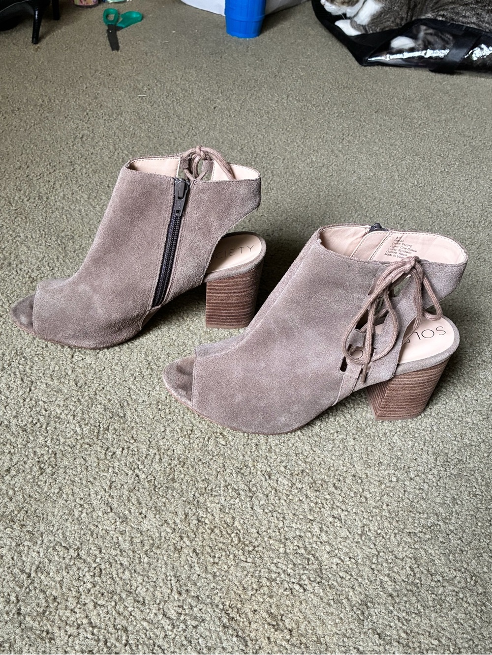 Sole Society neutral beige suede leather peep toe block heel booties size 8.5